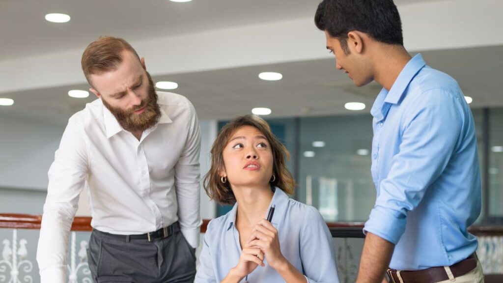 जो लोग सिचुएशन्स में लोगों से डील में हारते हैं