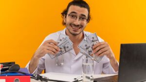 जिनके लिए अमीरी ज़िंदगी का मकसद है,