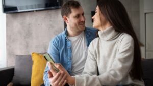 क्या आप इन 8 आसान स्टेप्स से अपने पार्टनर का दिल हमेशा जीत सकते हैं?