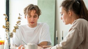 Why people who hide their emotions are not able to make deep friendships with their relationships due to these 8 habits
